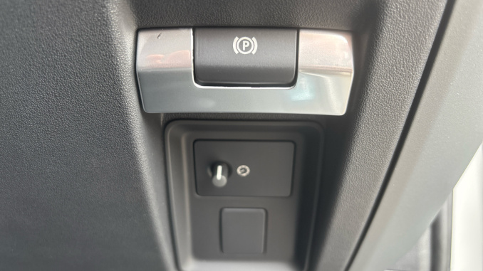Land Rover Defender 3.0 D350 X-Dynamic HSE 90 3dr Auto Diesel Estate - Image 34
